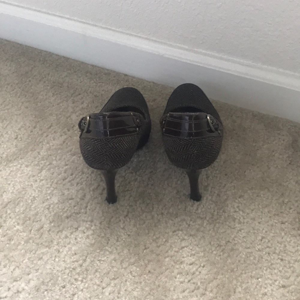 Brown Guess Pumps - Picture 3 of 3